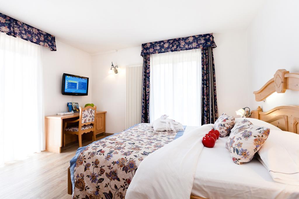 Hotel Vienna Сан-Мартіно-ді-Кастроцца Екстер'єр фото